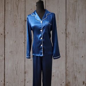 Ladies satin blue long sleeve pajamas